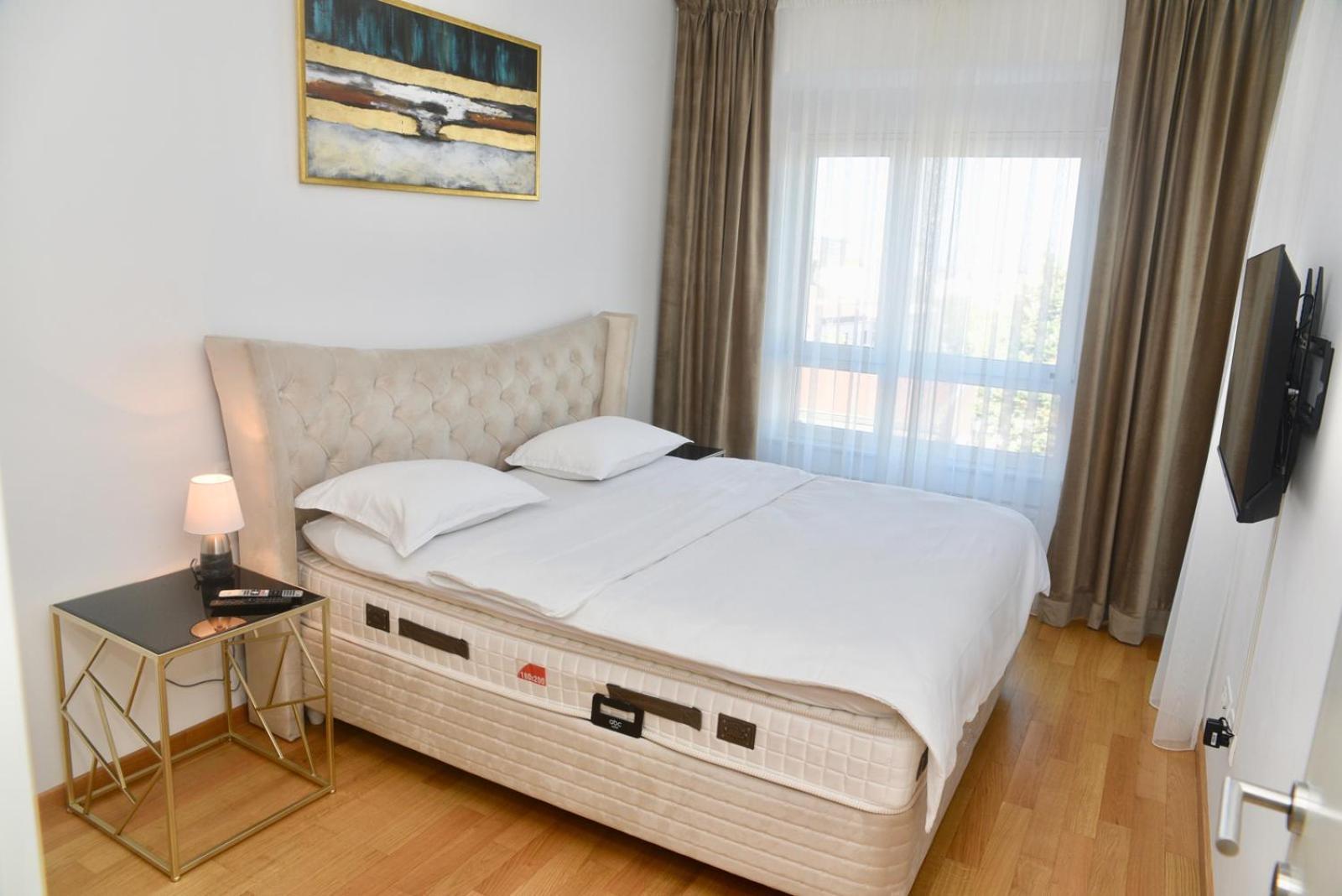 The Main Square Apartments Banja Luka Værelse billede
